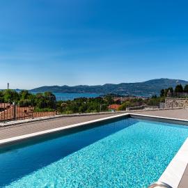 Oasi Giardino - Pool and Lake View and Garden，位于卡西诺的酒店