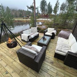 Cozy cabin with great view and immediate proximity to the ski resort and swimming area，位于弗罗达尔的酒店