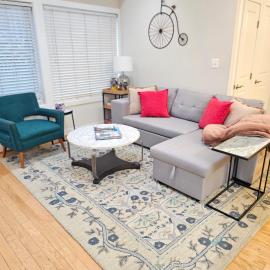 Chic 2 bedroom condo at 2121，位于华盛顿的酒店
