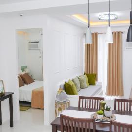 Cozy Crib Suite Condo with Balcony Pool & Gym，位于公主港的酒店