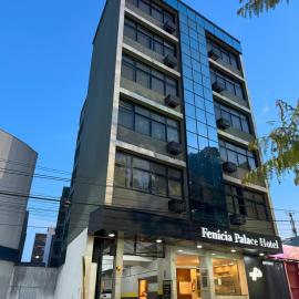 Fenicia Palace Hotel，位于瓦尔任阿的酒店