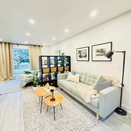 Cozy private backyard garden studio，位于皮克灵的酒店