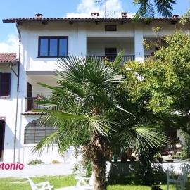 Alloggio grazioso con vista giardino e parcheggio，位于比耶拉的酒店