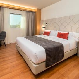 Hotel Puerta Santander，位于桑坦德的酒店