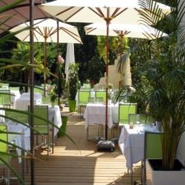 Logis Hôtels - Le Pont Bernet - Hotel 2 étoiles et restaurant,位于勒皮安·梅多克的酒店