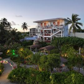 Reef Edge Thulusdhoo, Maldives，位于图鲁斯杜的酒店