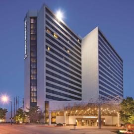 DoubleTree by Hilton Tulsa Downtown，位于塔尔萨的酒店