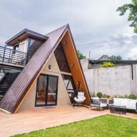A Skylight Cabin，位于Santo Tomas的酒店