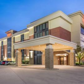 Drury Inn & Suites Champaign，位于尚佩恩的酒店