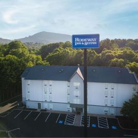 Rodeway Inn & Suites near Outlet Mall - Asheville,位于阿什维尔的酒店