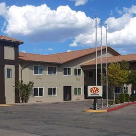 Quality Inn & Suites Grants - I-40，位于格兰茨帕斯的酒店