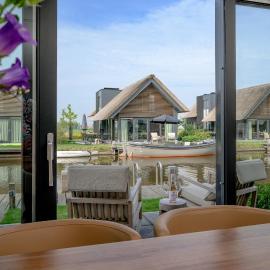 Aan Het Water 'Wetterhaghe' optioneel met E-Sloep，位于希格的酒店