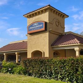 Howard Johnson by Wyndham Sacramento Downtown，位于萨克拉门托的酒店