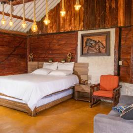 Riverside La Masía Ecohotel，位于萨兰托的酒店