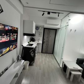 Modern Shared Studio in Heart of Zamalek - Males only，位于开罗的酒店