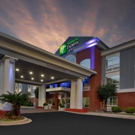 Holiday Inn Express Hotel & Suites - Sumter by IHG，位于萨姆特的酒店