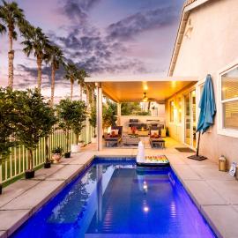 Music Lovers Paradise 7 Bed Pool Home and Game Room，位于印地欧的酒店