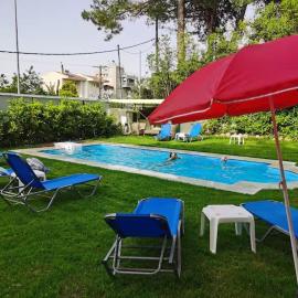 Villa Maira 2, Amazing Family apartment, 4 BR, 2 BA, Swimming Pool, 150m to beach，位于佩雷亚的酒店
