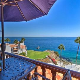 Oceanfront Penthouse suite wpanoramic views，位于阿瓦隆的酒店