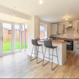 Kettering - House - Stay 8 - Parking - Garden，位于凯特林的酒店