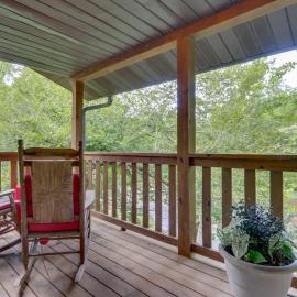 Riverfront Couple's Retreat in Smoky Mountains!，位于汤森德的酒店