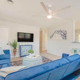 Buckroe Bungalow Escape to the Beach 2mins Away，位于汉普顿的酒店