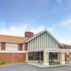 Ramada by Wyndham Seekonk Providence Area，位于锡康克的酒店