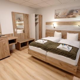 Sonnenschein Hotel & Apartments，位于海尔巴德海利根斯塔特的酒店