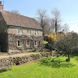 18th Century Cottage in Heart of Dorset，位于谢伯恩的酒店