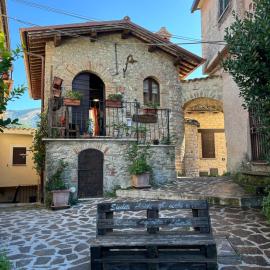 La Casetta sul Lago，位于Colle di Tora的酒店