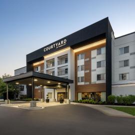 Courtyard Edison Woodbridge，位于爱迪生的酒店