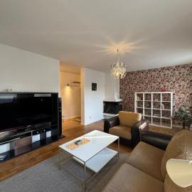 Extra Stor Lägenhet Ny Design med Öppen Spis, Balkong, Parkettgolv, Stor Smart TV，位于Ljungaverk的酒店