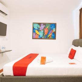 RedDoorz @ Guest Hotel Passi City Iloilo，位于Balatocon的酒店