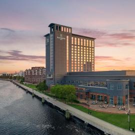 Renaissance Portsmouth-Norfolk Waterfront Hotel,位于朴次茅斯的酒店
