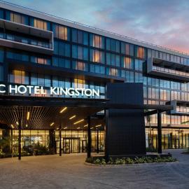 AC Hotel by Marriott Kingston, Jamaica，位于金斯敦的酒店