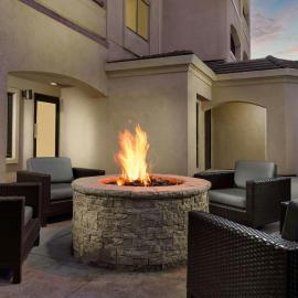 Courtyard By Marriott Salinas Monterey,位于萨利纳斯的酒店