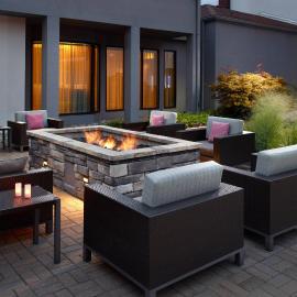 Courtyard by Marriott Raleigh Cary，位于卡瑞的酒店