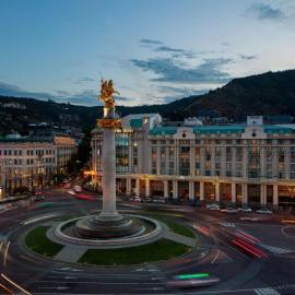 Courtyard by Marriott Tbilisi，位于第比利斯的酒店