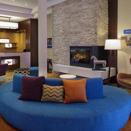Fairfield Inn & Suites by Marriott Belleville，位于贝尔维尔的酒店