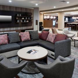 Courtyard by Marriott Suffolk Chesapeake，位于Holly Acres的酒店
