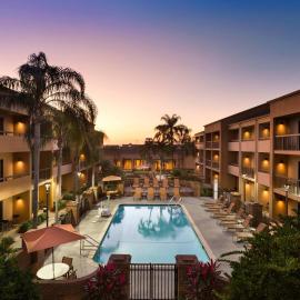 Courtyard by Marriott Fort Myers Cape Coral，位于迈尔斯堡的酒店