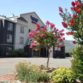 Fairfield Inn & Suites Ukiah Mendocino County，位于尤奇亚的酒店