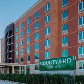 Courtyard by Marriott New York Queens/Fresh Meadows，位于皇后区的酒店