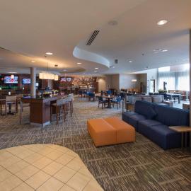 Courtyard by Marriott Canton，位于北坎顿的酒店