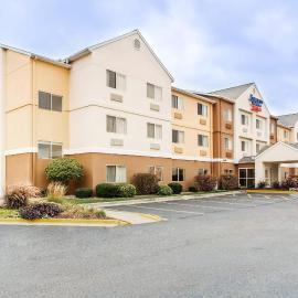 Fairfield Inn & Suites Canton，位于北坎顿的酒店