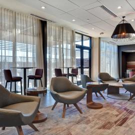 Courtyard by Marriott Bentonville Rogers Promenade，位于罗杰斯的酒店