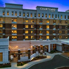 Courtyard by Marriott Raleigh Cary/Parkside Town Commons，位于卡瑞的酒店