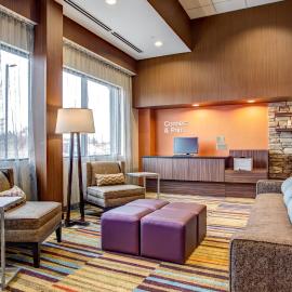 Fairfield Inn & Suites by Marriott Springfield Holyoke，位于霍利奥克的酒店