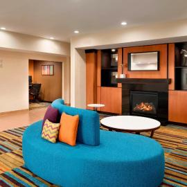 Fairfield Inn & Suites Hartford Manchester，位于曼彻斯特的酒店