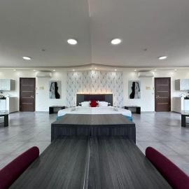 Le Six Hotel And Resort，位于拜特龙的酒店